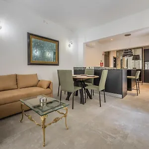 Traditional 2br Stylish Townhouse With Maltese Balcony - Close To Triton Fountain Valletta, Sliema & Saint Julians , Valletta Malta